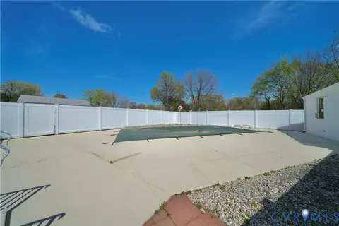 Exterior - 2601 Bertram Rd, Richmond, VA 23224 photo 5 of 10