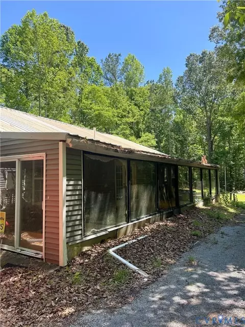 12001 Loftis Ln, Wilsons, VA 23894 photo 7