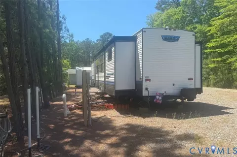 13 W Parker Rd, Reedville, VA 22539