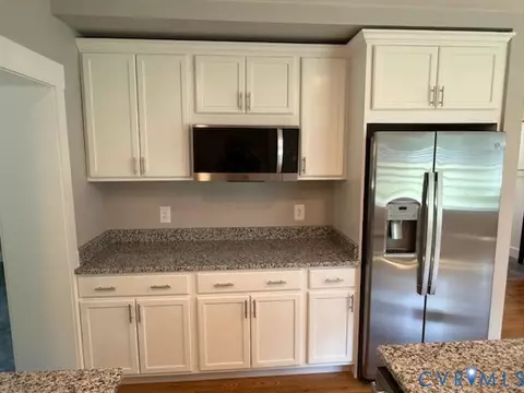 Kitchen - 1811 S Waterside Dr, Lanexa, VA 23089 photo 2 of 3