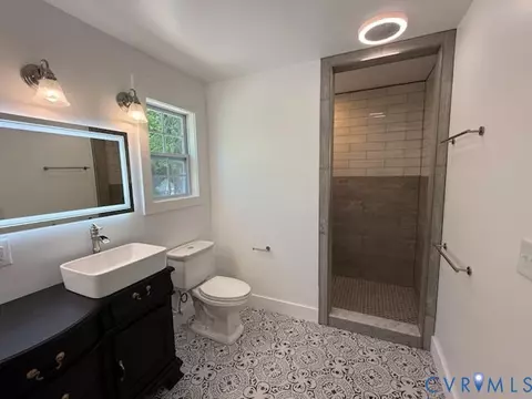 Bath - 1811 S Waterside Dr, Lanexa, VA 23089 photo 3 of 7