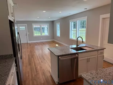 Living - 1811 S Waterside Dr, Lanexa, VA 23089 photo 3 of 4