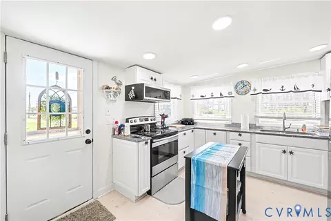 1675 Daniel Ave, North, VA 23128 photo 2