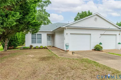 20 Bay Ct, Kilmarnock, VA 22482