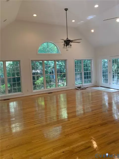 Living - 2907 Sweetspire Rdg, Midlothian, VA 23113 photo 2 of 4