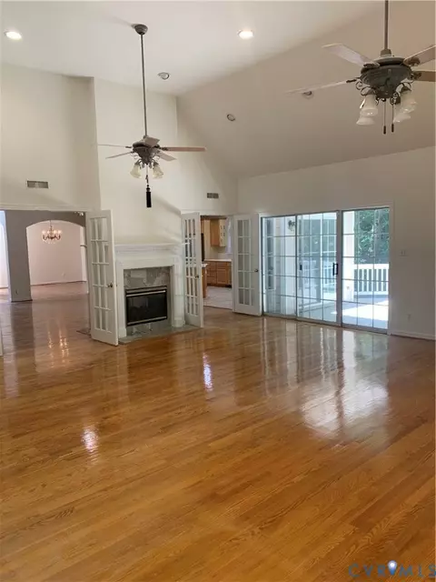 Living - 2907 Sweetspire Rdg, Midlothian, VA 23113 photo 3 of 4