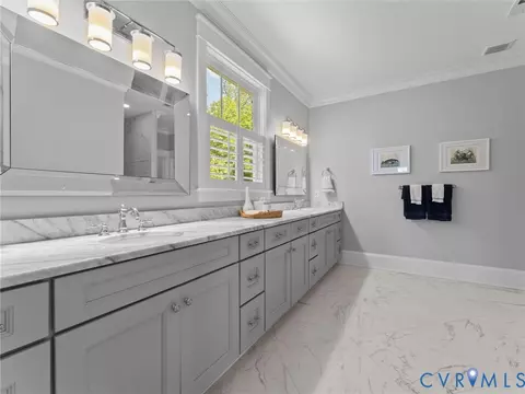 Bath - 1925 Limbeck Ln, Midlothian, VA 23112 photo 2 of 9