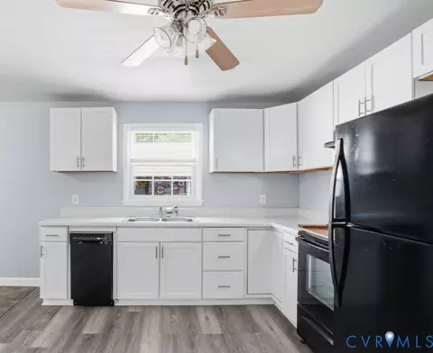 Kitchen - 15503 Eppes Rd, Dewitt, VA 23840 photo 2 of 3