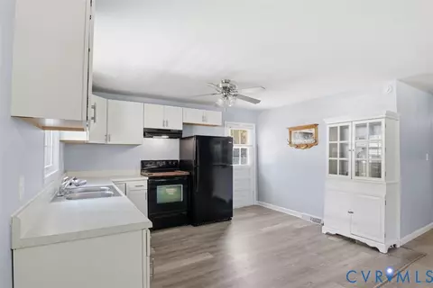 Kitchen - 15503 Eppes Rd, Dewitt, VA 23840 photo 3 of 3