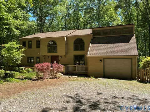 13033 Little Bridge Dr, Doswell, VA 23047
