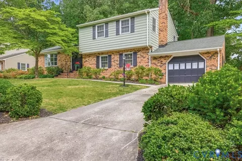 105 Flintlock Dr, Colonial Heights, VA 23834
