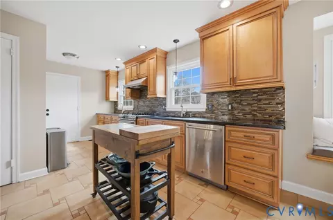 Kitchen - 208 Shifting Log Dr, Hampton, VA 23669 photo 2 of 3