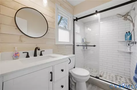 Bath - 208 Shifting Log Dr, Hampton, VA 23669 photo 1 of 3