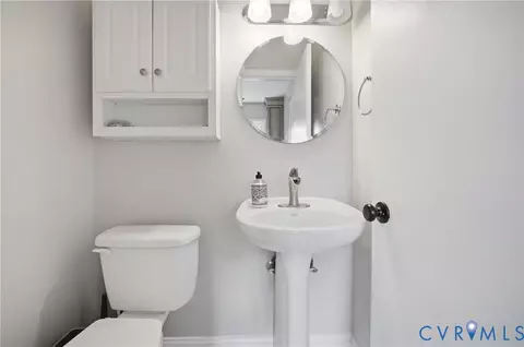 Bath - 208 Shifting Log Dr, Hampton, VA 23669 photo 3 of 3