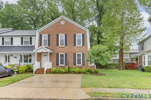 29 W Wainwright Dr, Poquoson, VA 23662