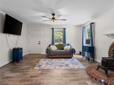 Living - 4616 Paynes Mill Rd, Bumpass, VA 23024 photo 3 of 4