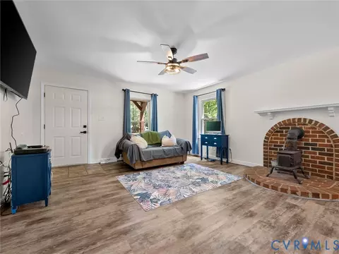Living - 4616 Paynes Mill Rd, Bumpass, VA 23024 photo 2 of 4