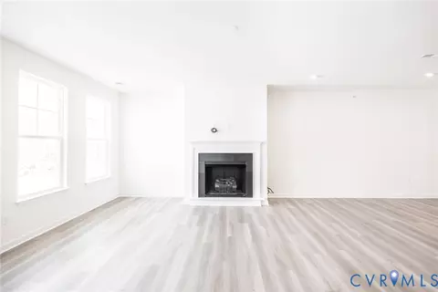 Living - 4118 Ebbies Xing, Midlothian, VA 23112 photo 3 of 4