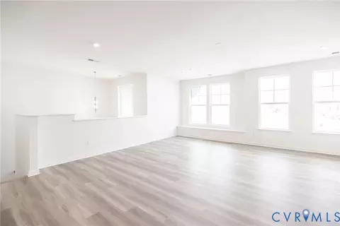 Living - 4118 Ebbies Xing, Midlothian, VA 23112 photo 2 of 4