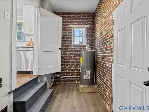 Entry Way - 103 E 36th St, Richmond, VA 23224 photo 3 of 6
