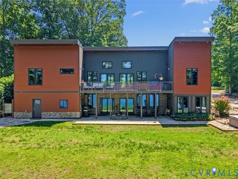 Exterior - 3601 Leonards Ln, Sutherland, VA 23885 photo 2 of 10