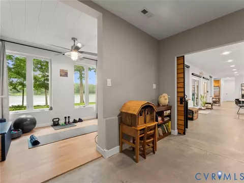 Entry Way - 3601 Leonards Ln, Sutherland, VA 23885 photo 6 of 7