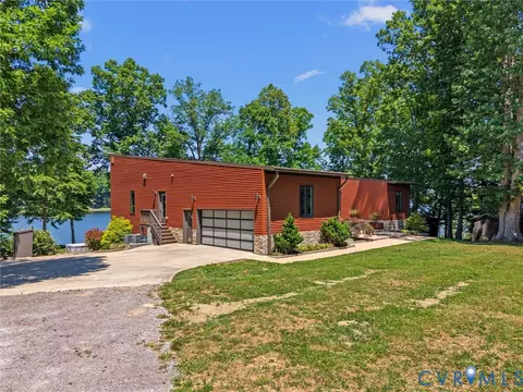 Exterior - 3601 Leonards Ln, Sutherland, VA 23885 photo 3 of 10