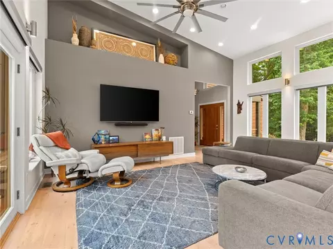Living - 3601 Leonards Ln, Sutherland, VA 23885 photo 4 of 5