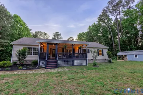 28120 Oak Grove Rd, North Dinwiddie, VA 23805