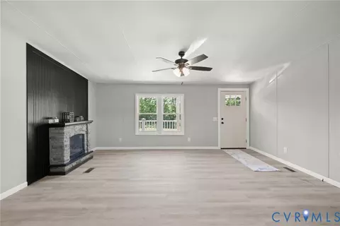 Living - 1472 Twenty Two Rd, Pamplin, VA 23958 photo 2 of 3