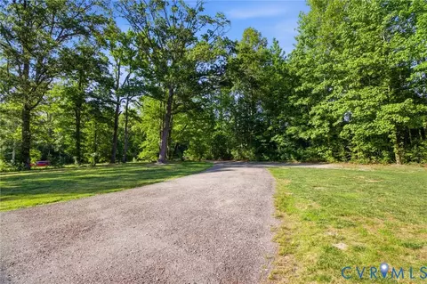 Exterior - 8405 E Patrick Henry Rd, Ashland, VA 23005 photo 3 of 12