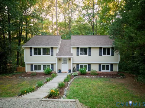 13210 Thornridge Ln, Midlothian, VA 23112