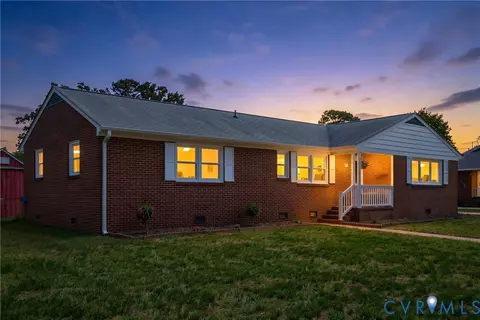 121 Sherwood Dr, Colonial Heights, VA 23834