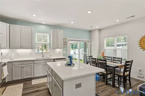 10913 Genito Square Dr, Midlothian, VA 23112