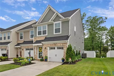 10913 Genito Square Dr, Midlothian, VA 23112