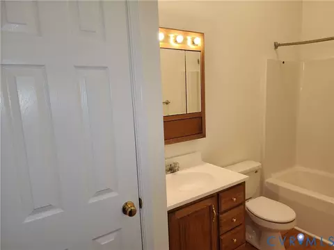 Bath - 212 E Franklin St #1, Richmond, VA 23219 photo 2 of 3