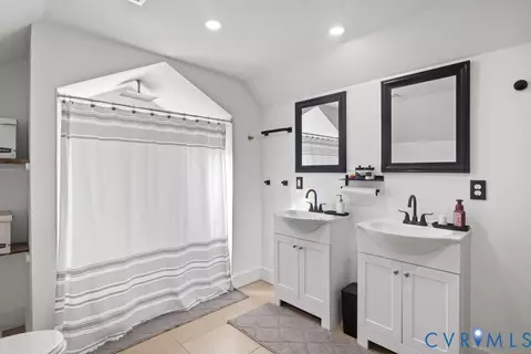 Bath - 1116 E 16th St, Richmond, VA 23224 photo 2 of 2