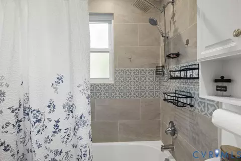 Bath - 1116 E 16th St, Richmond, VA 23224 photo 1 of 2