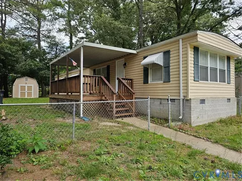 17100 Lansmill Dr, Colonial Heights, VA 23834