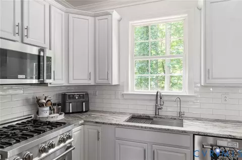 Kitchen - 1755 Dispatch Rd, Quinton, VA 23141 photo 8 of 11