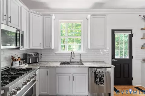 Kitchen - 1755 Dispatch Rd, Quinton, VA 23141 photo 7 of 11