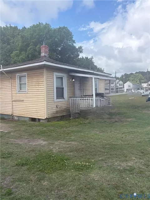 308 Pleasant St, Suffolk, VA 23434