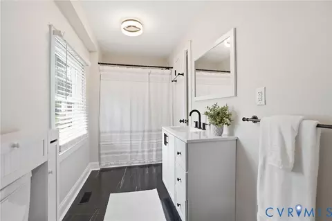 Bath - 227 E 35th St, Richmond, VA 23224 photo 4 of 5