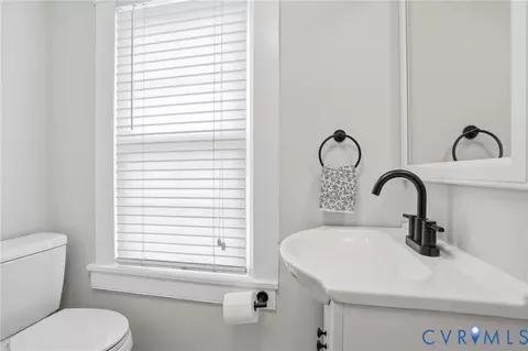 Bath - 227 E 35th St, Richmond, VA 23224 photo 3 of 5