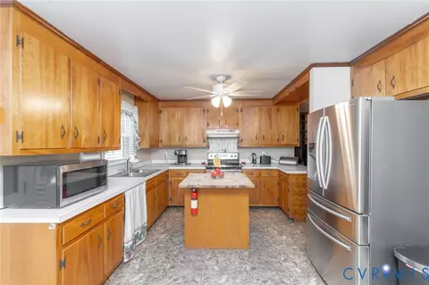 Kitchen - 101 County Line Rd, Midlothian, VA 23112 photo 2 of 2