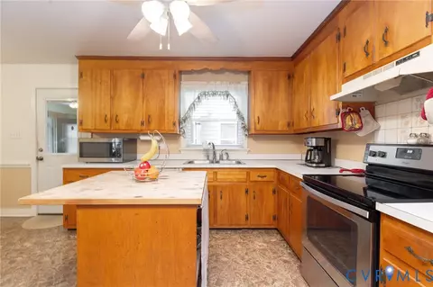Kitchen - 101 County Line Rd, Midlothian, VA 23112 photo 1 of 2