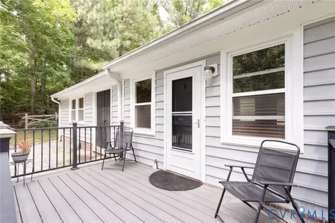 Exterior - 101 County Line Rd, Midlothian, VA 23112 photo 4 of 6