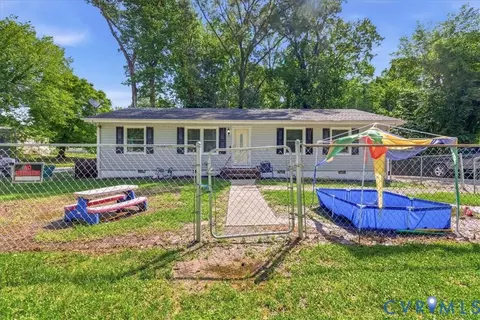 1405 Lee Ln, Hopewell, VA 23860