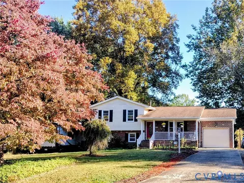 142 Country Club Dr, Williamsburg, VA 23188