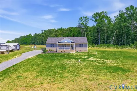 11050 County Dr, Disputanta, VA 23842